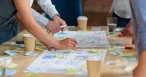 grupa ludzi planujących projekt